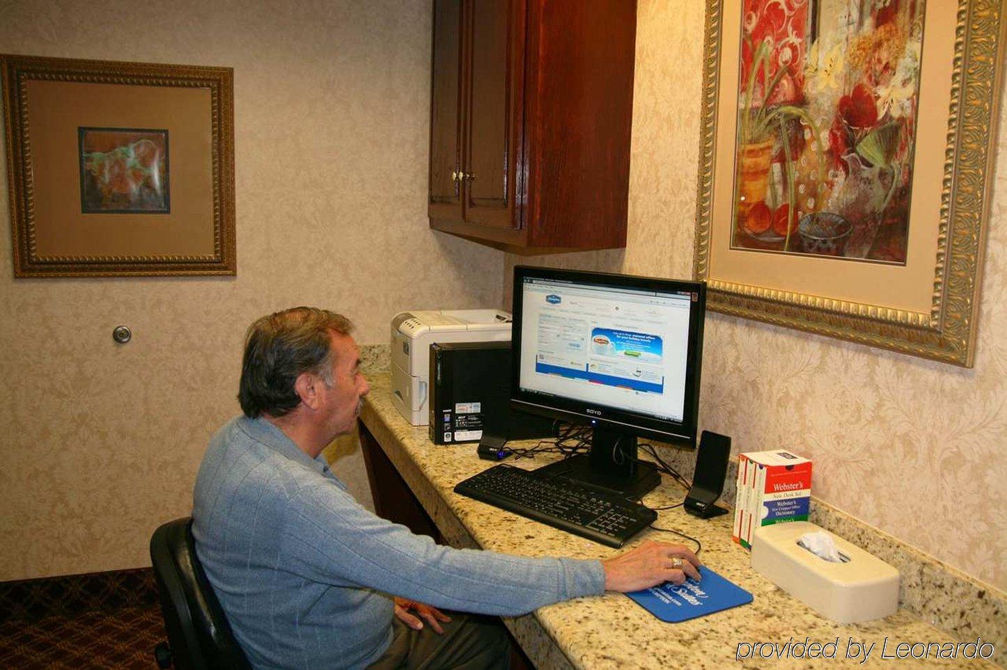 Hampton Inn&suites Hotel 3*